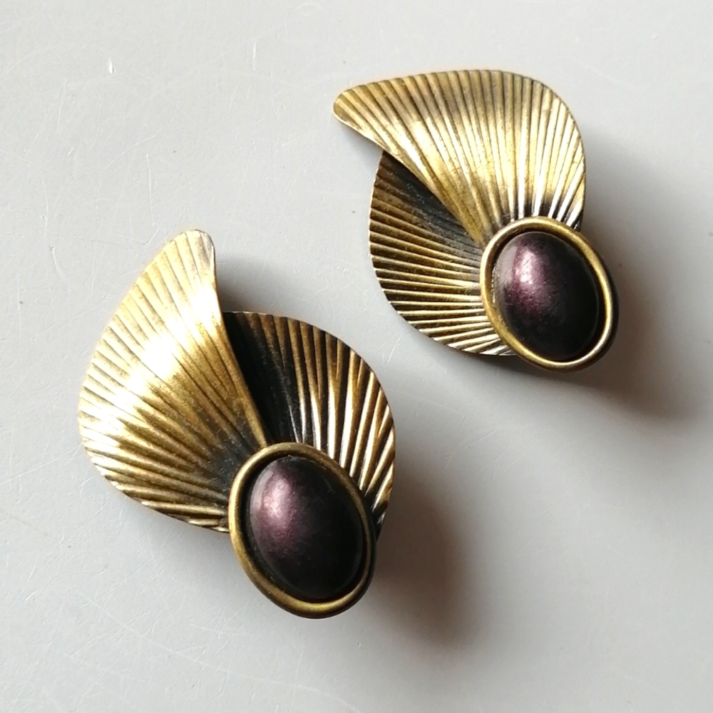 🔥3/$25🔥Vintage Clip Earring Art Deco Style Egyptian Revival Plastic Cabochon